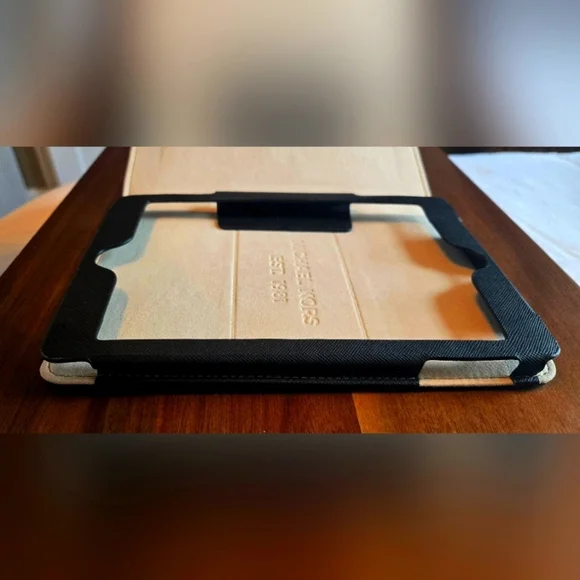 NWOT | Michael Kors | Leather Tablet Case | Black w/ Cream Interior & Gold Logo - Picture 7 of 8